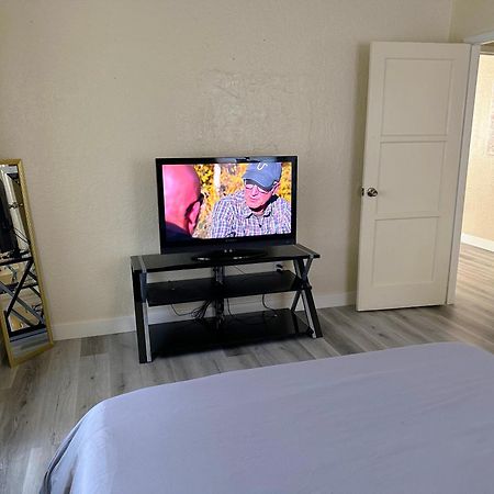 Entire Lovely 3-Bedroom Home W Yard, Parking Chula Vista Extérieur photo